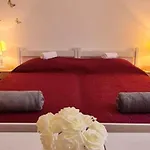 Bijonda Near Arena - One Bedroom Апартаменты *